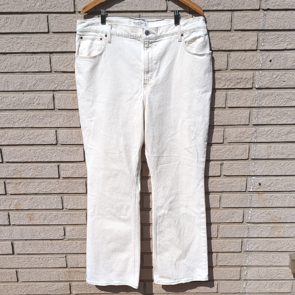 Abercrombie & Fitch The 70's Vintage Flare Cream Ultra High Rise Jeans Size 33